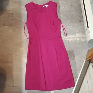 Diane von Furstenberg pink fushia mini dress. Size 4. Classic. Sophisticated.
